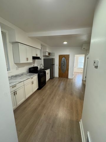 617 W 43rd Place 1, Chicago, IL 60609