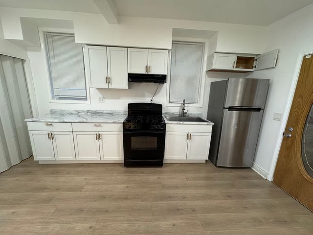 617 W 43rd Place 1, Chicago, IL 60609