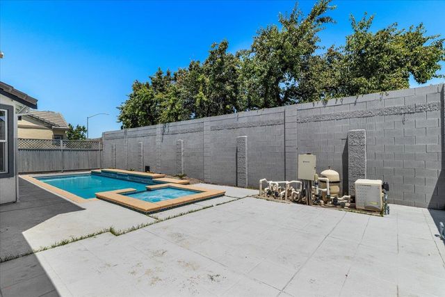 2431 Ogden Sannazor Ct, Tracy, CA 95377