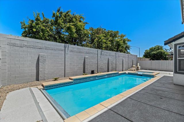 2431 Ogden Sannazor Ct, Tracy, CA 95377