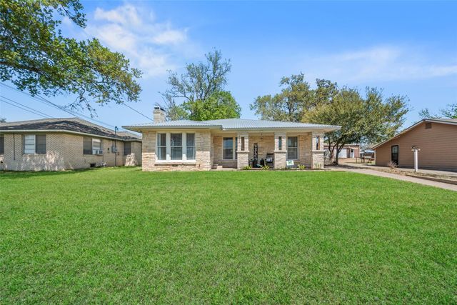 234 E Obryant Street, Bellville, TX 77418
