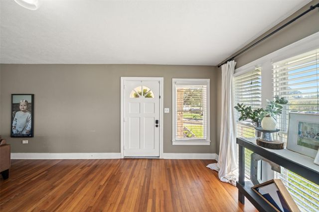 234 E Obryant Street, Bellville, TX 77418