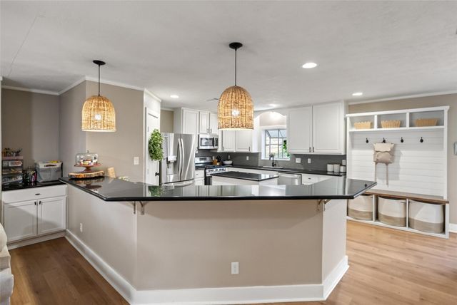 234 E Obryant Street, Bellville, TX 77418