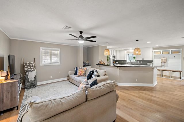 234 E Obryant Street, Bellville, TX 77418