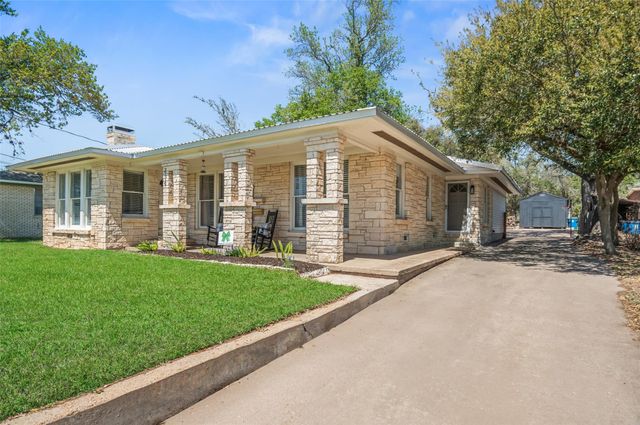 234 E Obryant Street, Bellville, TX 77418