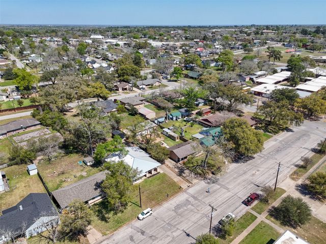 234 E Obryant Street, Bellville, TX 77418