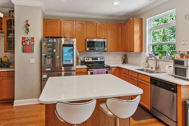 5961 Mackinac Lane, Hoffman Estates, IL 60192