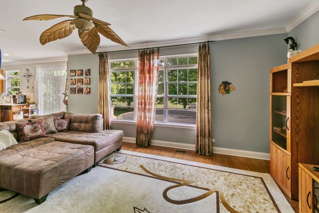 5961 Mackinac Lane, Hoffman Estates, IL 60192