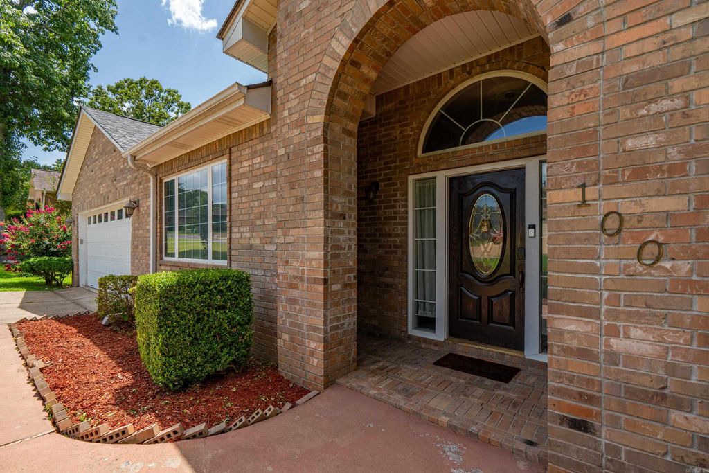 100 Newman Place, Hot Springs National Park, AR 71913