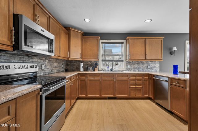 6031 Sunny Lake Court, Sylvania, OH 43560