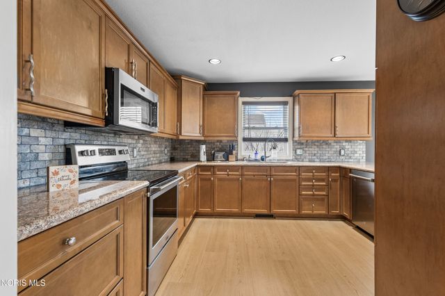 6031 Sunny Lake Court, Sylvania, OH 43560