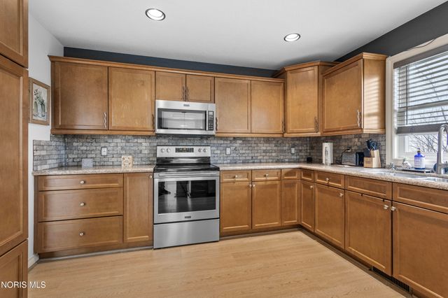 6031 Sunny Lake Court, Sylvania, OH 43560