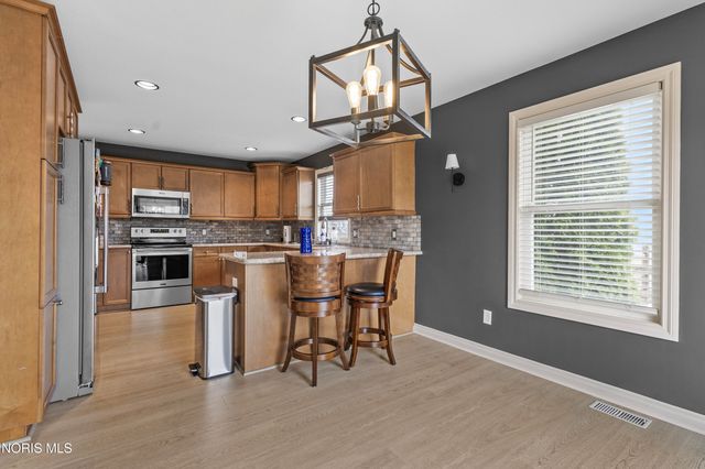 6031 Sunny Lake Court, Sylvania, OH 43560