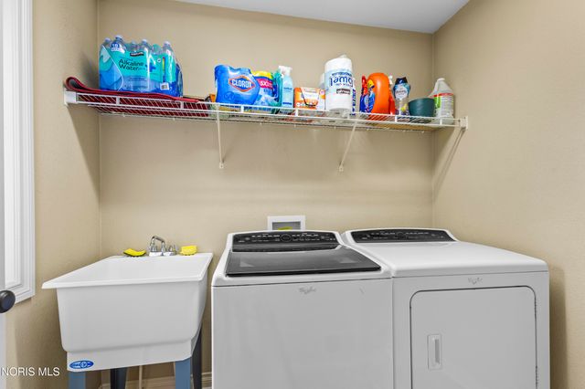 6031 Sunny Lake Court, Sylvania, OH 43560