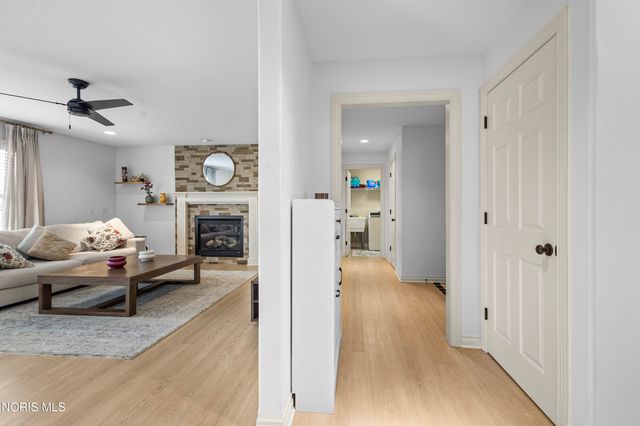 6031 Sunny Lake Court, Sylvania, OH 43560