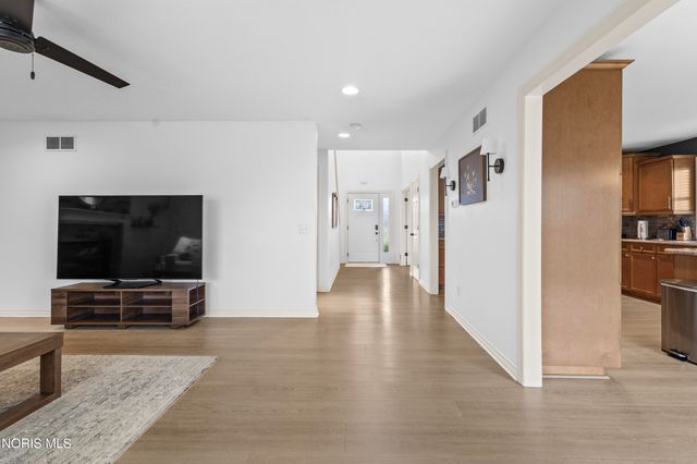 6031 Sunny Lake Court, Sylvania, OH 43560