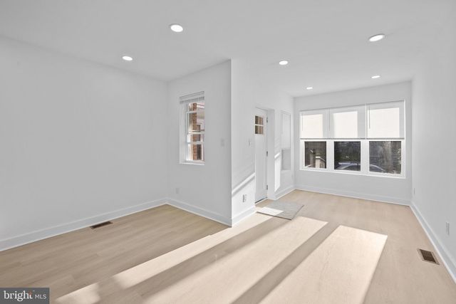 7337 E WALNUT LN, Philadelphia, PA 19138