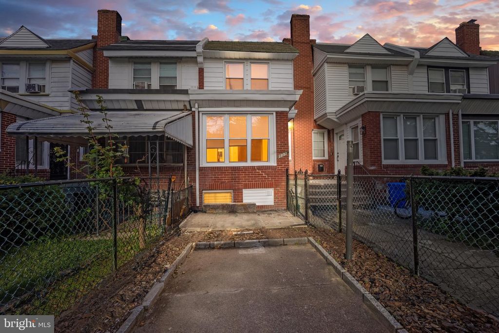 7337 E WALNUT LN, Philadelphia, PA 19138