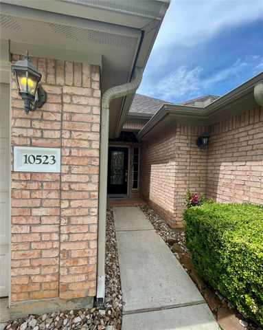 10523 Torrey Pines Drive, Panorama Village, TX 77318