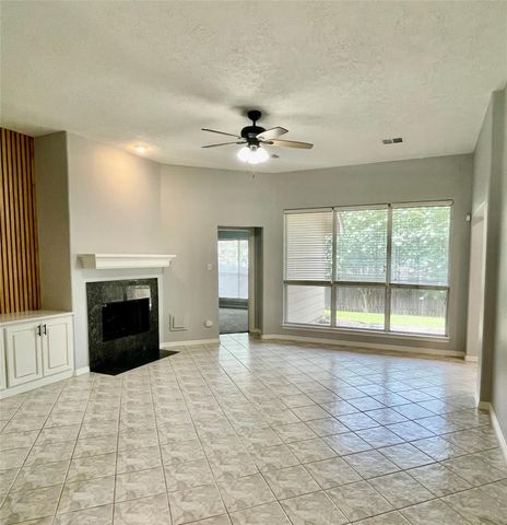 10523 Torrey Pines Drive, Panorama Village, TX 77318