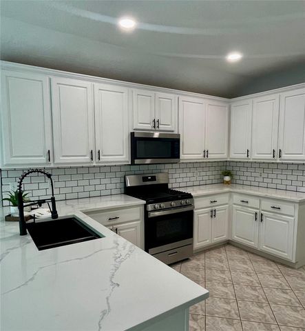 10523 Torrey Pines Drive, Panorama Village, TX 77318