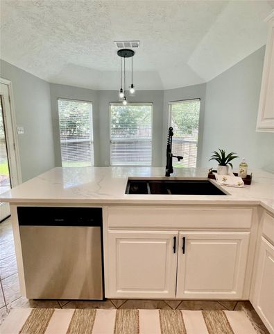 10523 Torrey Pines Drive, Panorama Village, TX 77318