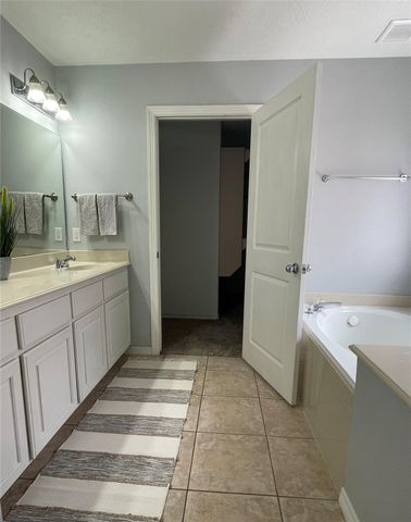 10523 Torrey Pines Drive, Panorama Village, TX 77318
