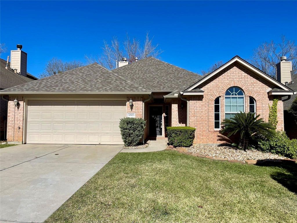 10523 Torrey Pines Drive, Panorama Village, TX 77318