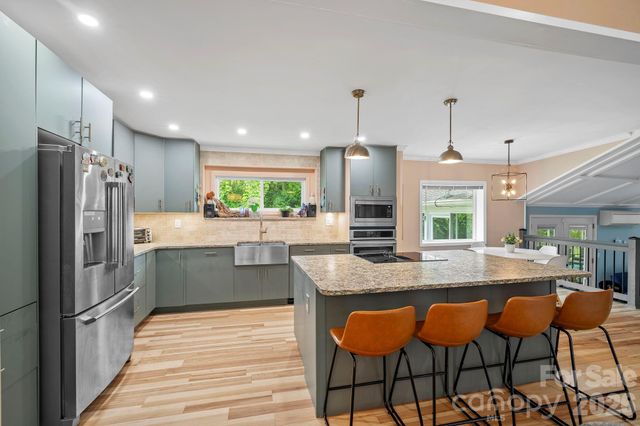 419 E Blue Ridge Road, East Flat Rock, NC 28726