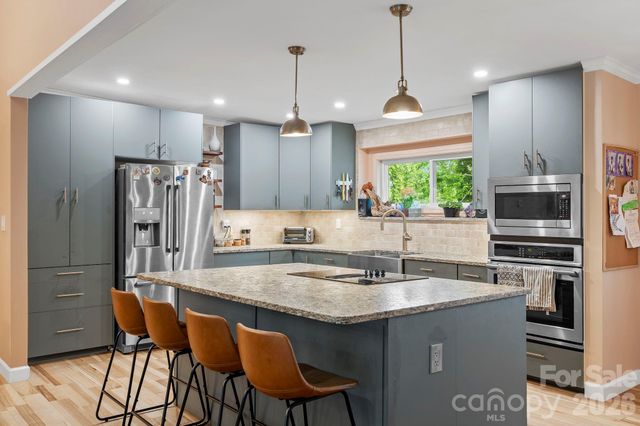 419 E Blue Ridge Road, East Flat Rock, NC 28726