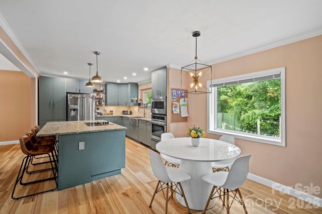 419 E Blue Ridge Road, East Flat Rock, NC 28726