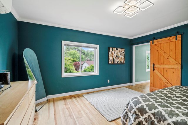 419 E Blue Ridge Road, East Flat Rock, NC 28726