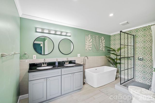 419 E Blue Ridge Road, East Flat Rock, NC 28726