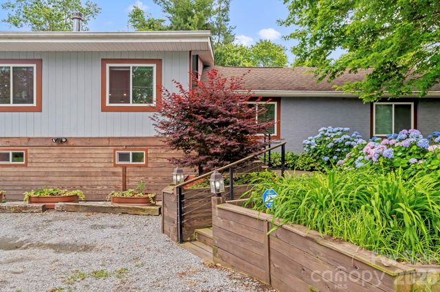 419 E Blue Ridge Road, East Flat Rock, NC 28726