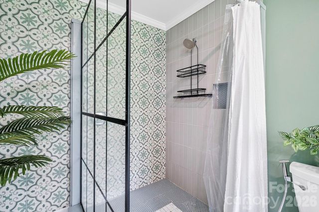 419 E Blue Ridge Road, East Flat Rock, NC 28726