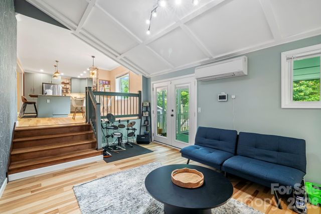 419 E Blue Ridge Road, East Flat Rock, NC 28726