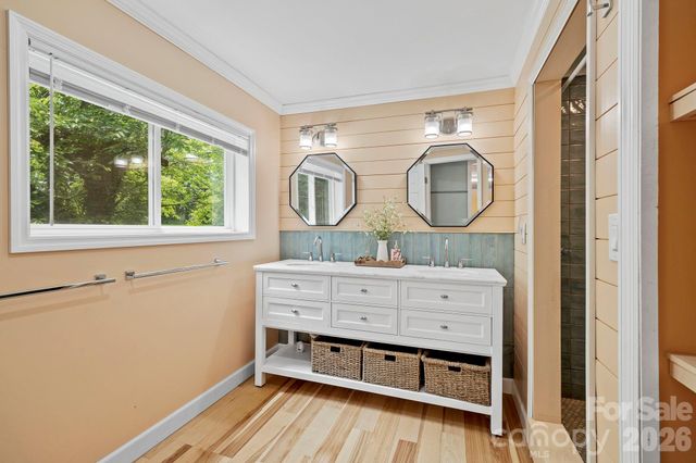 419 E Blue Ridge Road, East Flat Rock, NC 28726