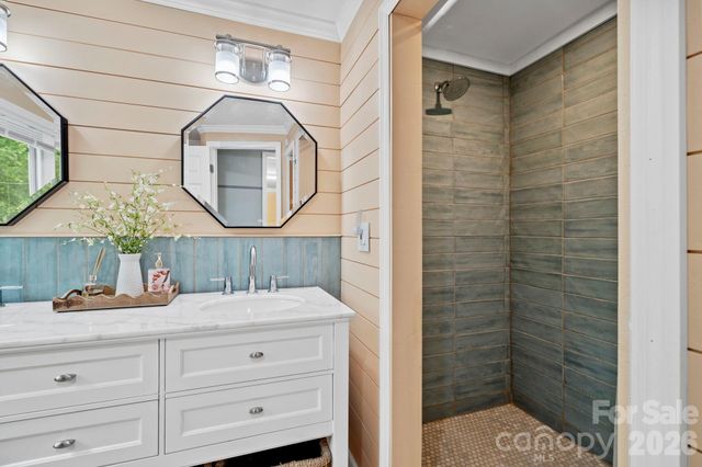 419 E Blue Ridge Road, East Flat Rock, NC 28726