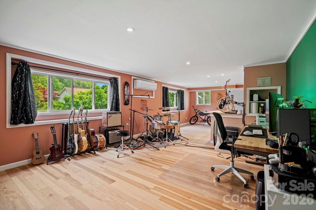 419 E Blue Ridge Road, East Flat Rock, NC 28726