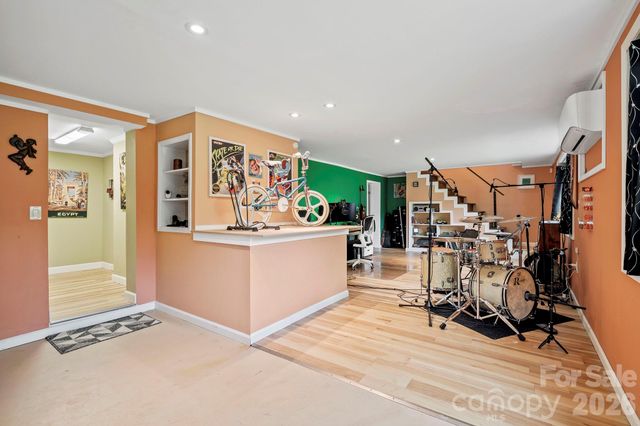 419 E Blue Ridge Road, East Flat Rock, NC 28726