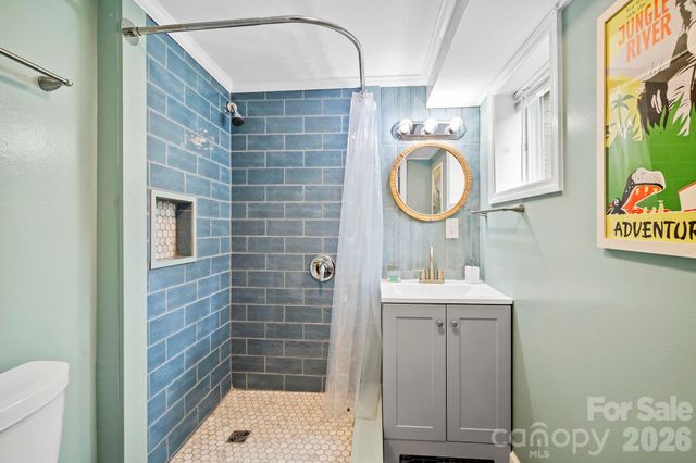 419 E Blue Ridge Road, East Flat Rock, NC 28726