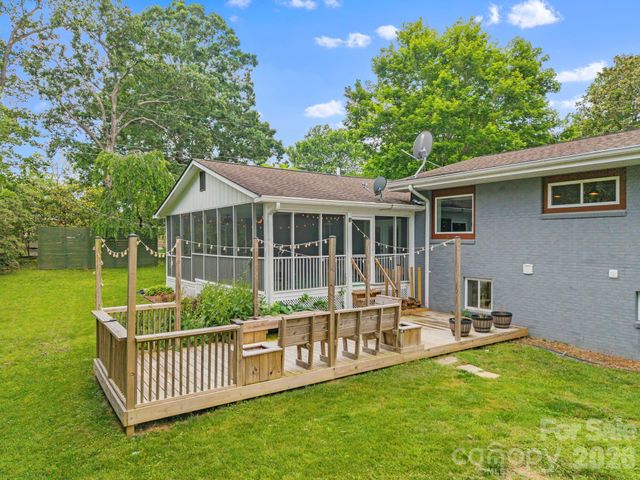 419 E Blue Ridge Road, East Flat Rock, NC 28726