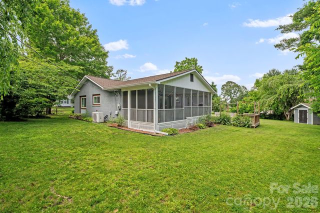 419 E Blue Ridge Road, East Flat Rock, NC 28726