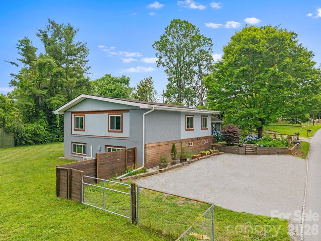 419 E Blue Ridge Road, East Flat Rock, NC 28726