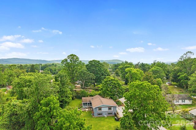 419 E Blue Ridge Road, East Flat Rock, NC 28726