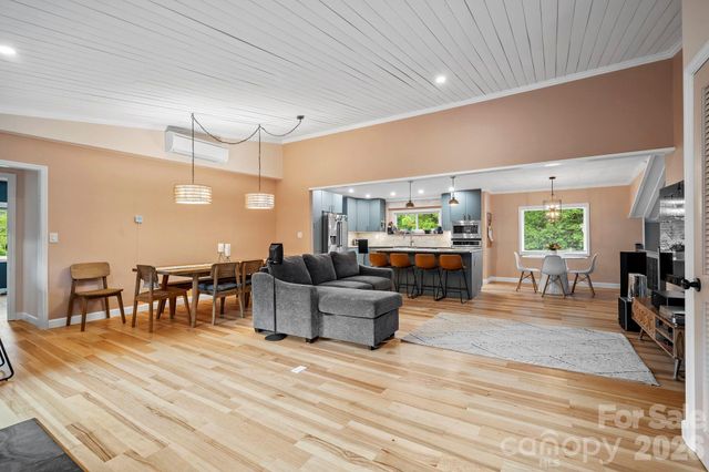 419 E Blue Ridge Road, East Flat Rock, NC 28726