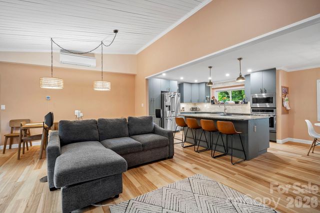 419 E Blue Ridge Road, East Flat Rock, NC 28726