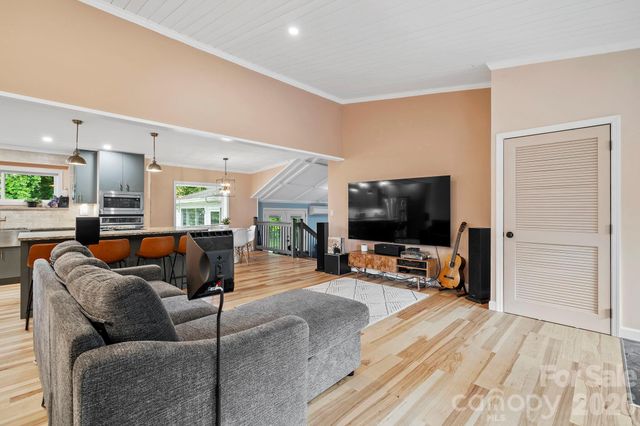 419 E Blue Ridge Road, East Flat Rock, NC 28726