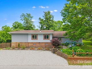 419 E Blue Ridge Road, East Flat Rock, NC 28726