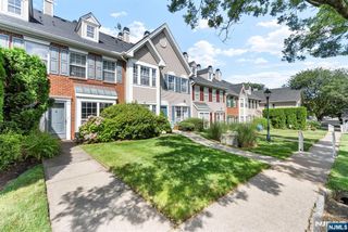1086 Coventry Way 1086, Mahwah, NJ 07430